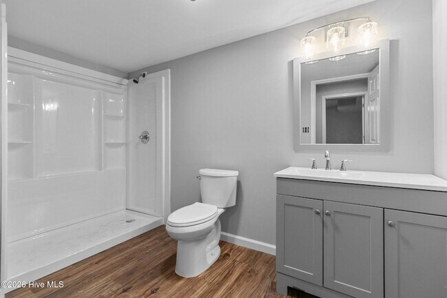 Building Photo - 450 Crestview Rd