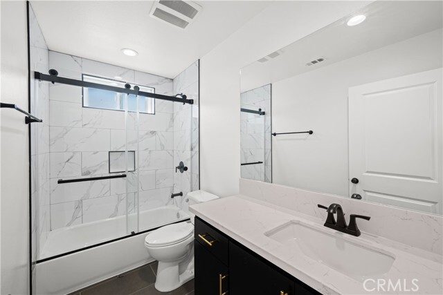 Building Photo - 1039 W 43rd St