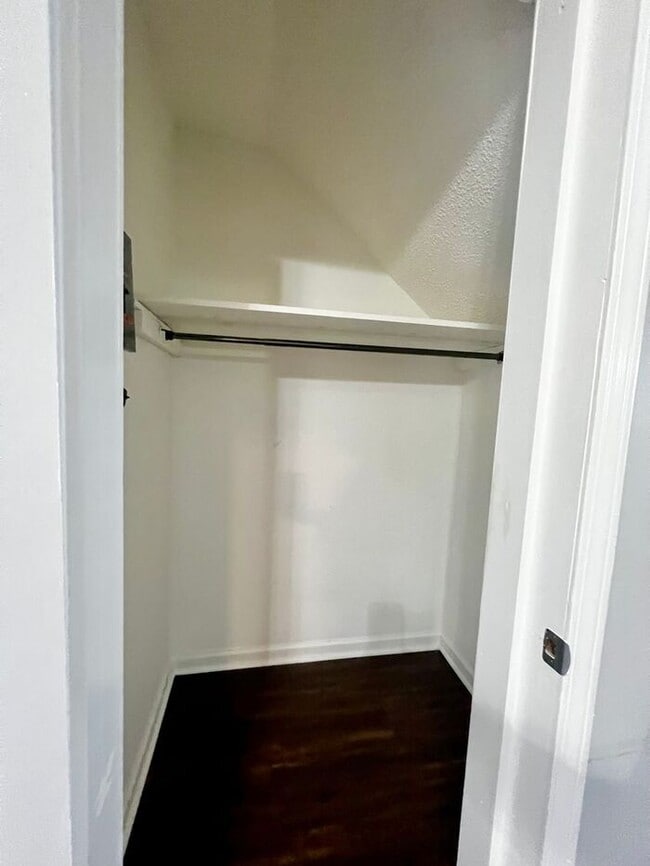 Building Photo - Overton Square Neighborhood Spacious 1bd/1ba!