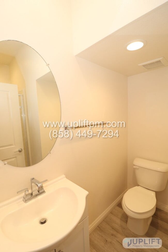 Building Photo - 3 Bedroom, 3.5 bathroom Three story Luxury...