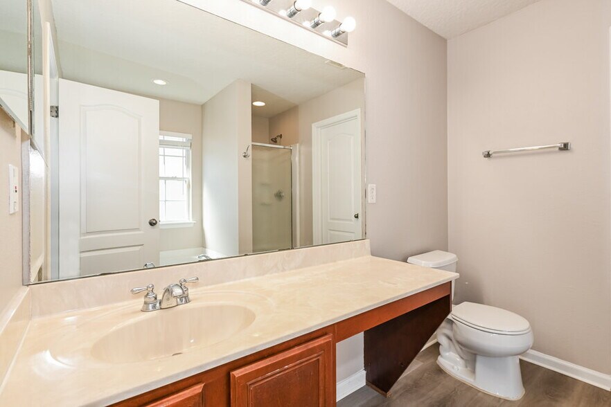 Building Photo - 9016 Redtail Dr