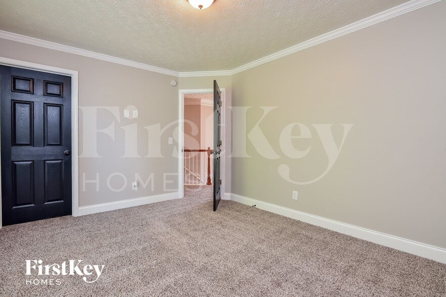 Building Photo - 6014 Fairing Drop