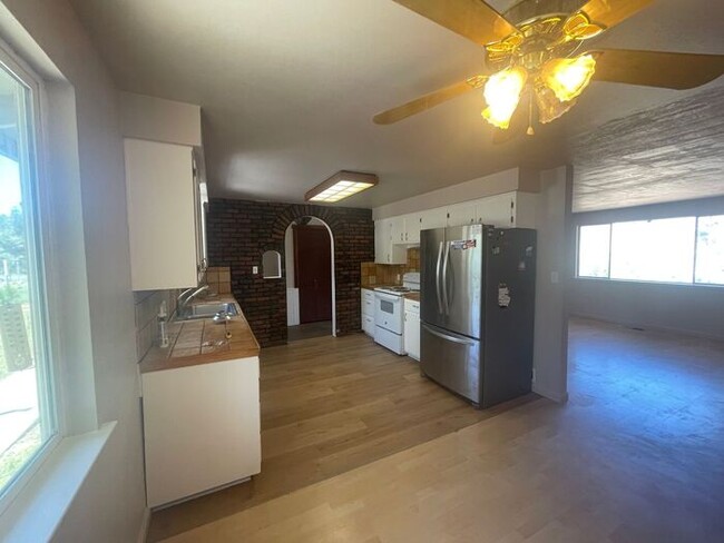 Building Photo - Available NOW!....Washoe Valley Family Hom...