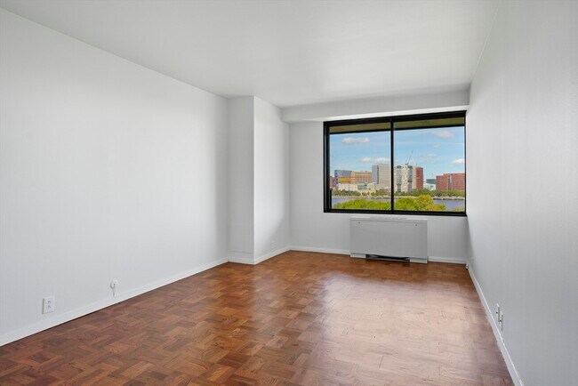 Building Photo - 180 Beacon St