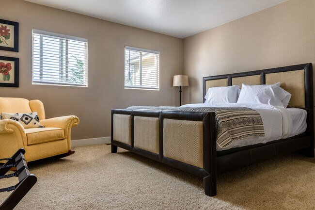 Building Photo - 3 Bed 2 Bath Townhome in Central Loveland
