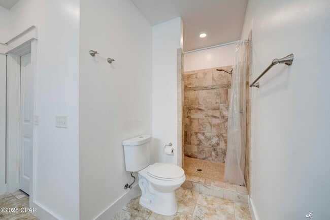 Building Photo - 6813 S Lagoon Dr