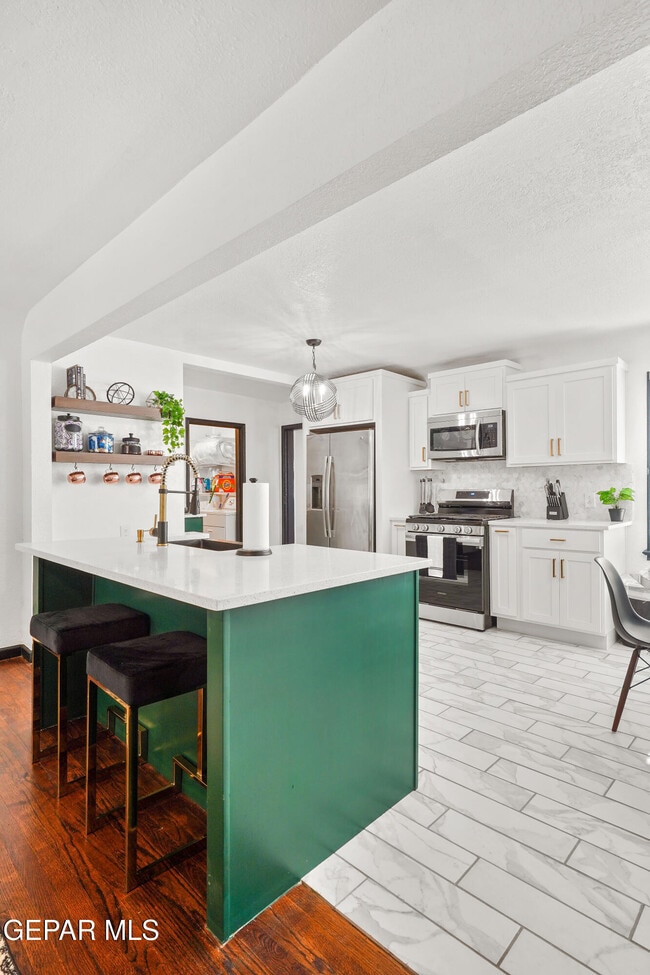 Building Photo - 614 Loretto Rd