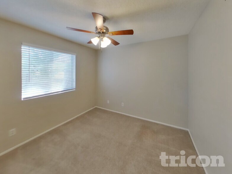 Building Photo - 4832 N 87th Ln