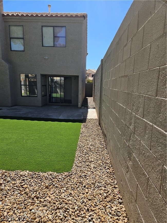 Building Photo - 9516 Wooden Pier Way