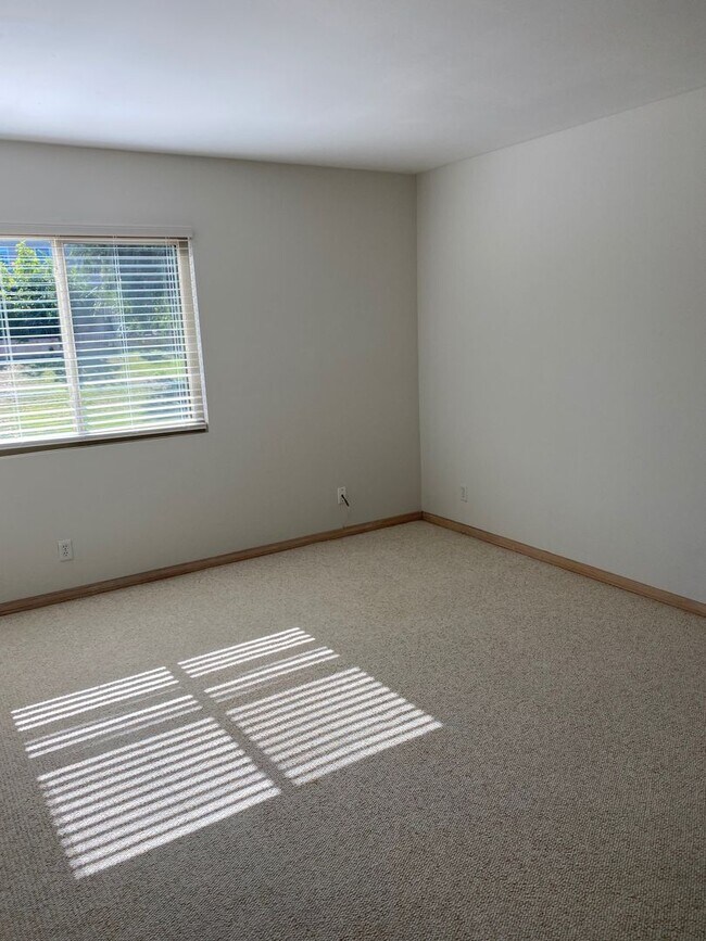 Building Photo - 5648 Slicers Cir