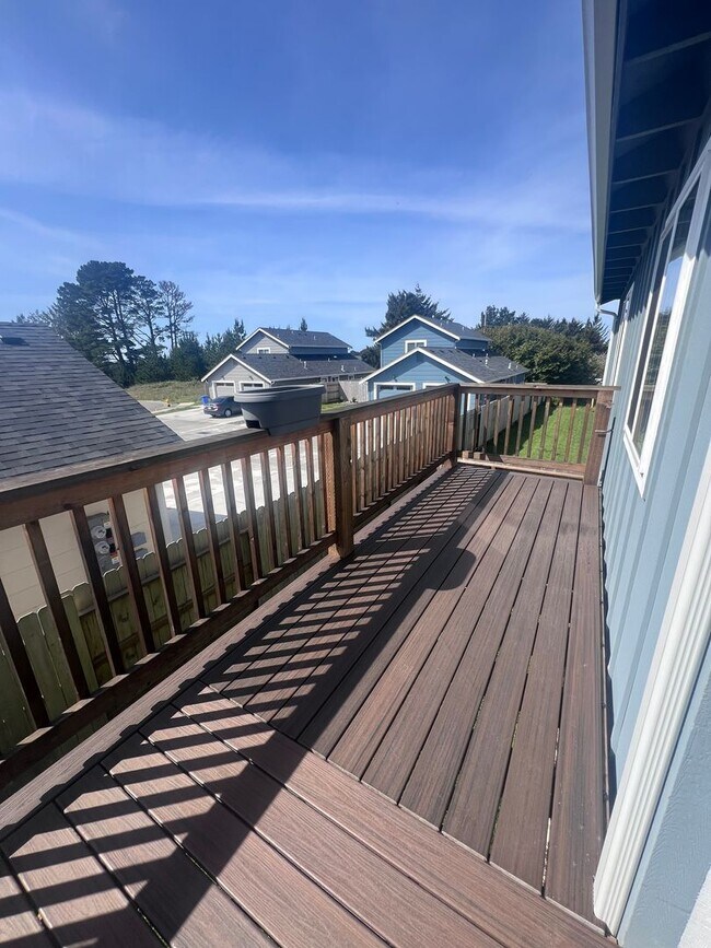 Building Photo - 2 Bedroom 1 bath house with extra large double car garage and extra storage space!
