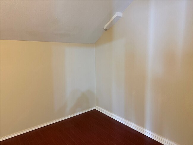 Building Photo - 7218 Broadelm Dr