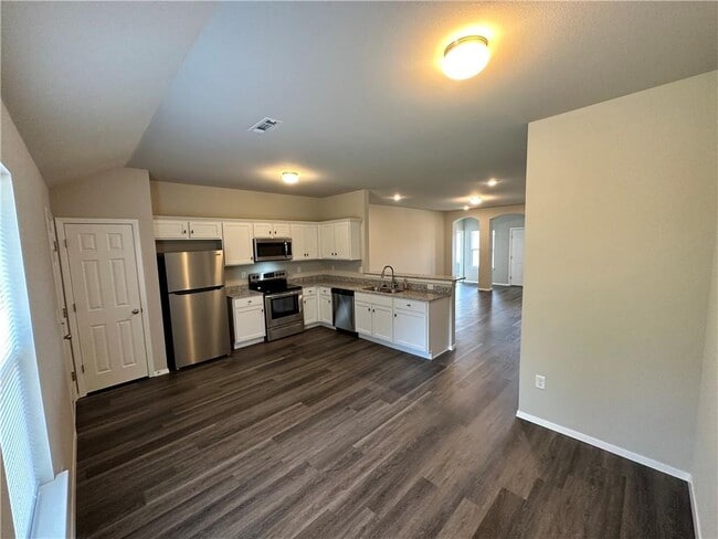 Building Photo - 2823 W Emil Dr