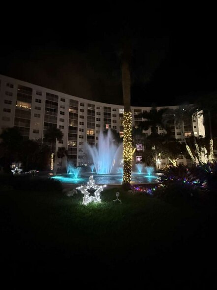 Building Photo - 2731 NE 14th Street Causeway