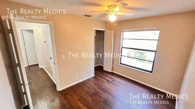 Building Photo - 10207 Comfort Cir