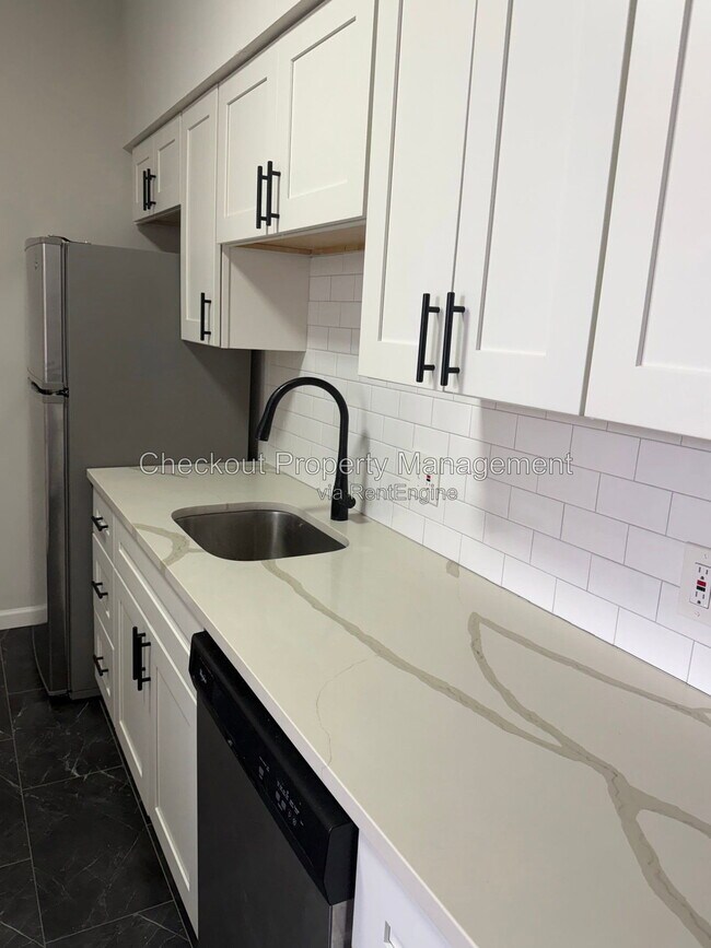 Building Photo - 5535 Pershing Ave