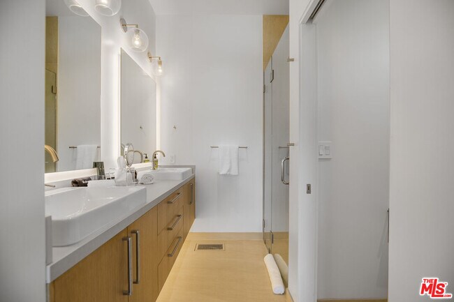 Building Photo - 1754 Lechusa Rd