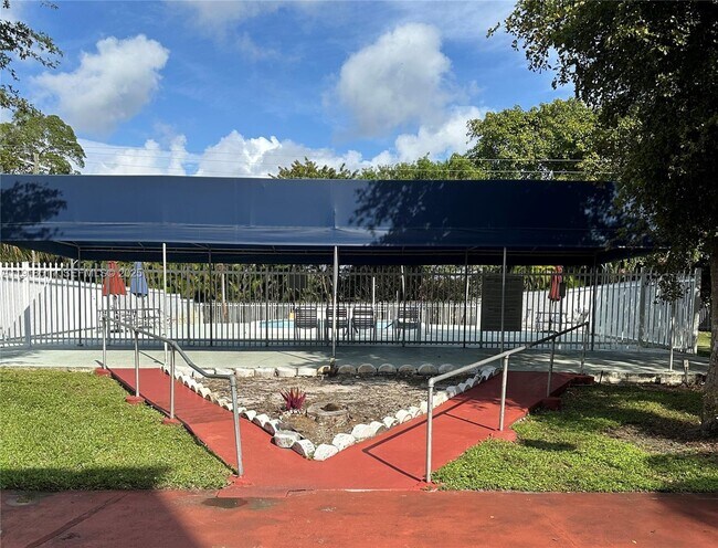 Building Photo - 1501 NE 191st St