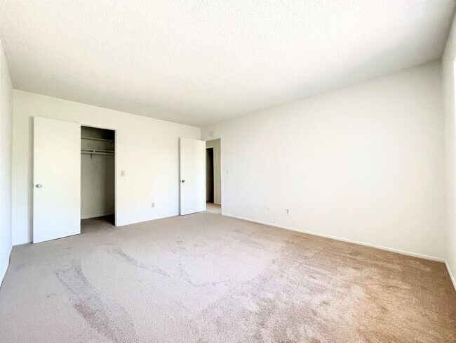 Building Photo - Upper level in Fire Mountain!
