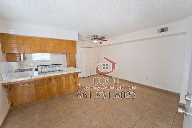 Primary Photo - SW- condo 1bed-1.bath