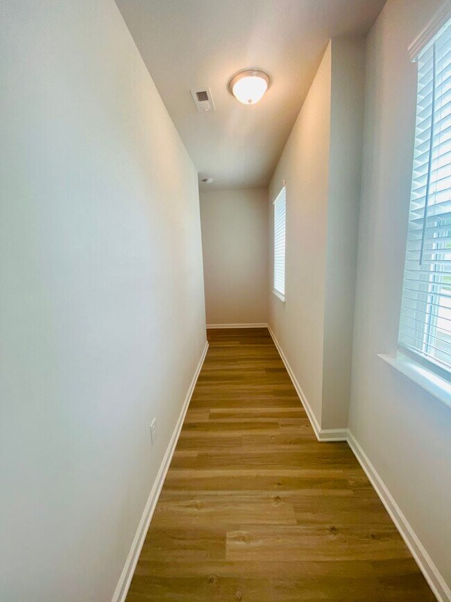 Building Photo - 3BR/3.5 Bath Townhouse in Ballantyne