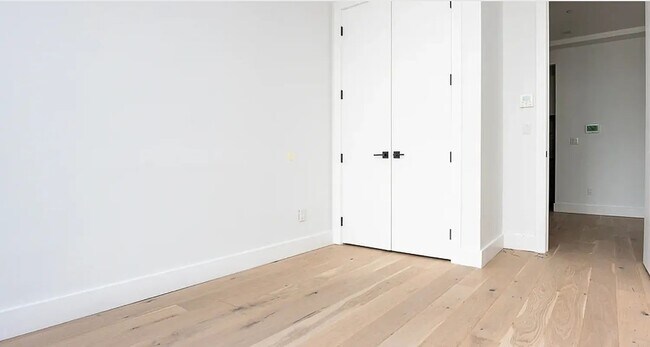 Building Photo - 491 Evergreen Avenue