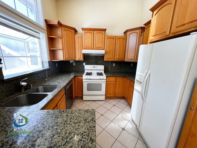 Building Photo - $5800 - Spacious 5 Beds 4 baths with large...
