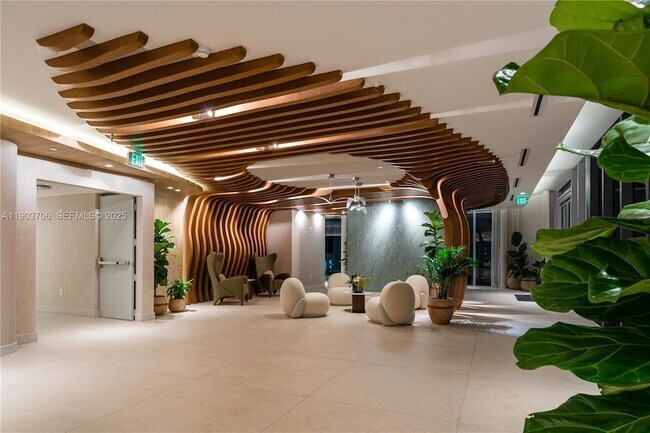 Building Photo - 700 NE 24th St