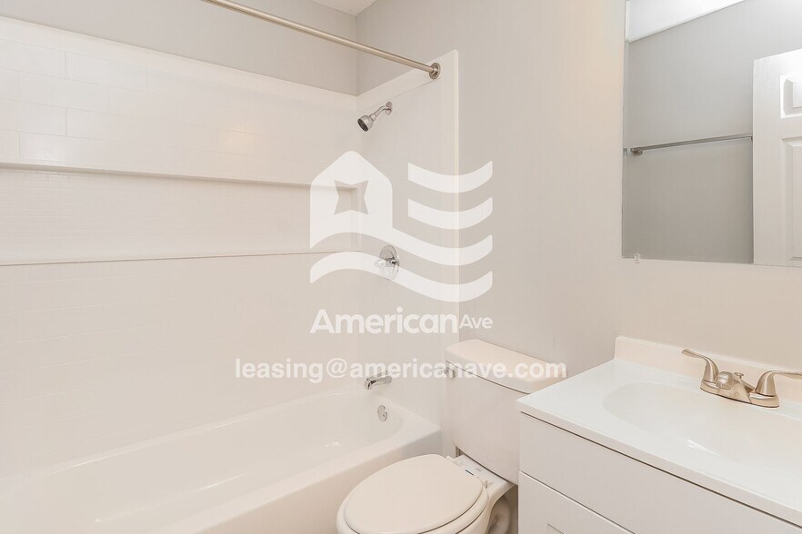 Building Photo - 111 Camellia Cir