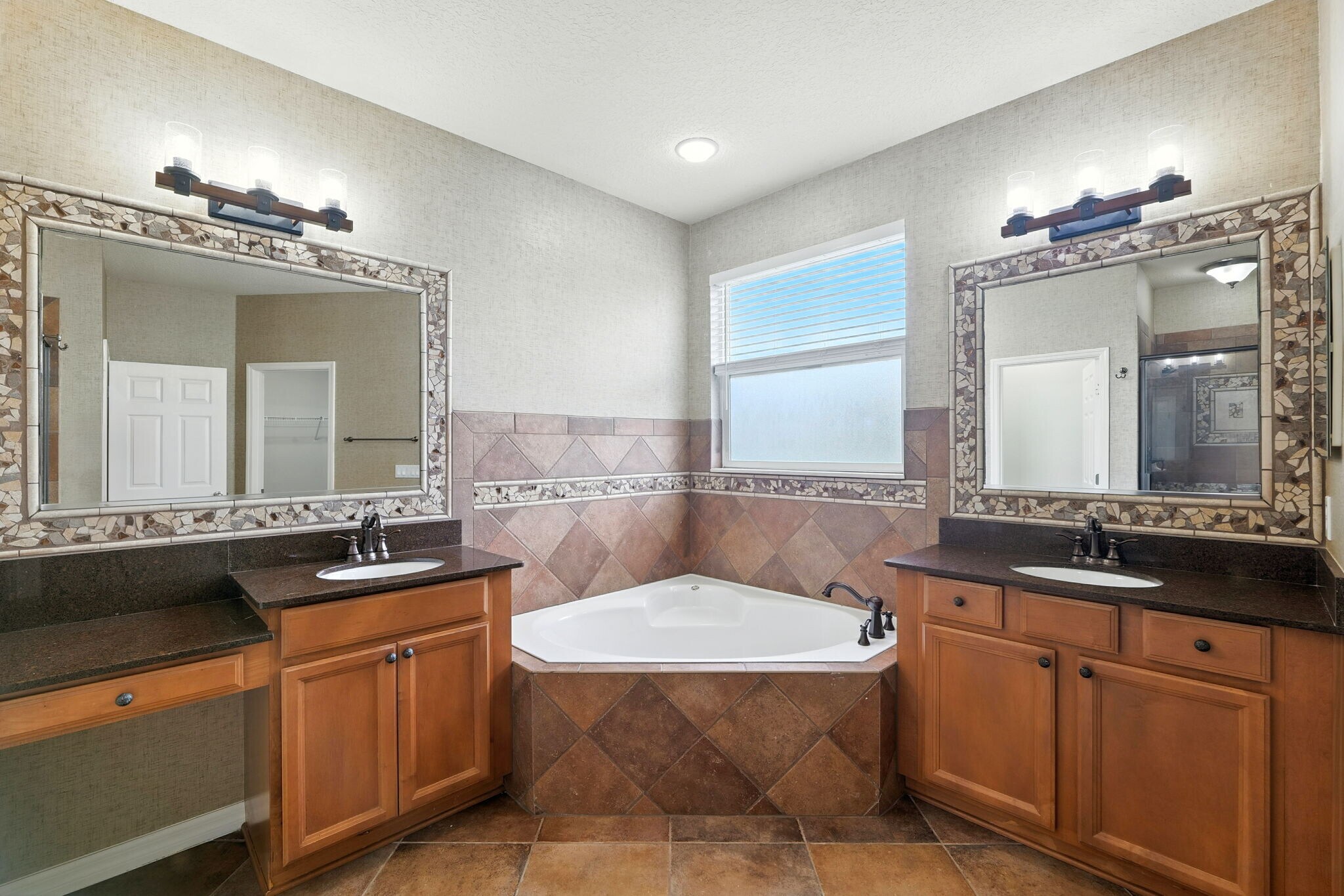 Building Photo - 2480 Cypress Tree Trl