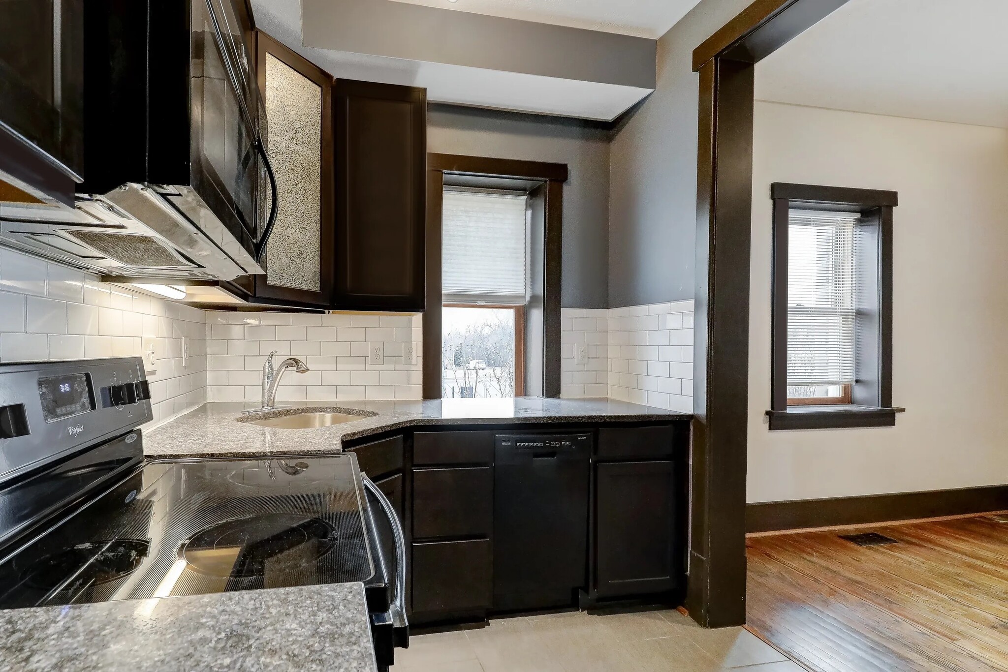 Building Photo - 658 S 26th Ave