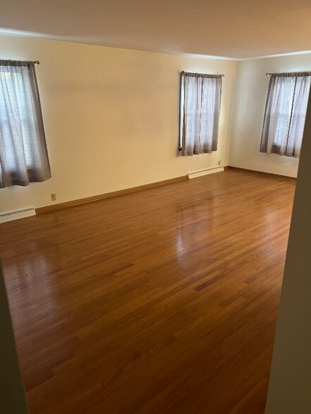 Building Photo - 1723 Parkway Dr