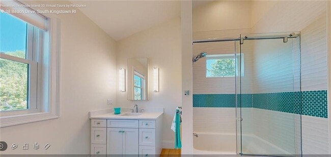 Building Photo - 38 Beach St