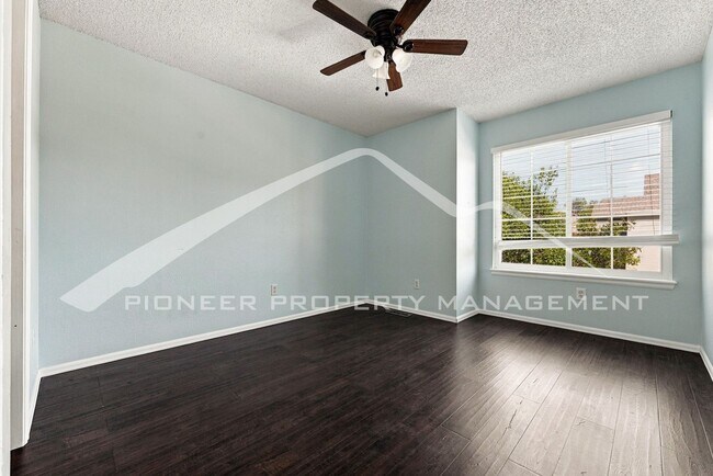 Building Photo - 9603 Laredo St