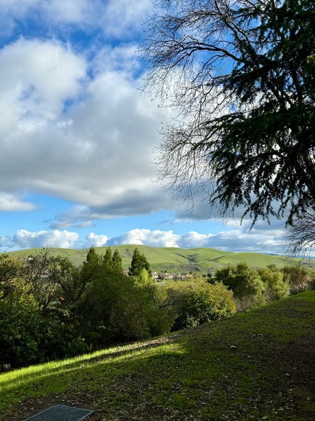 Building Photo - 164 Eastridge Dr