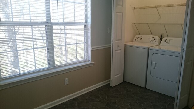Laundry - 715 Beaver Run Trce