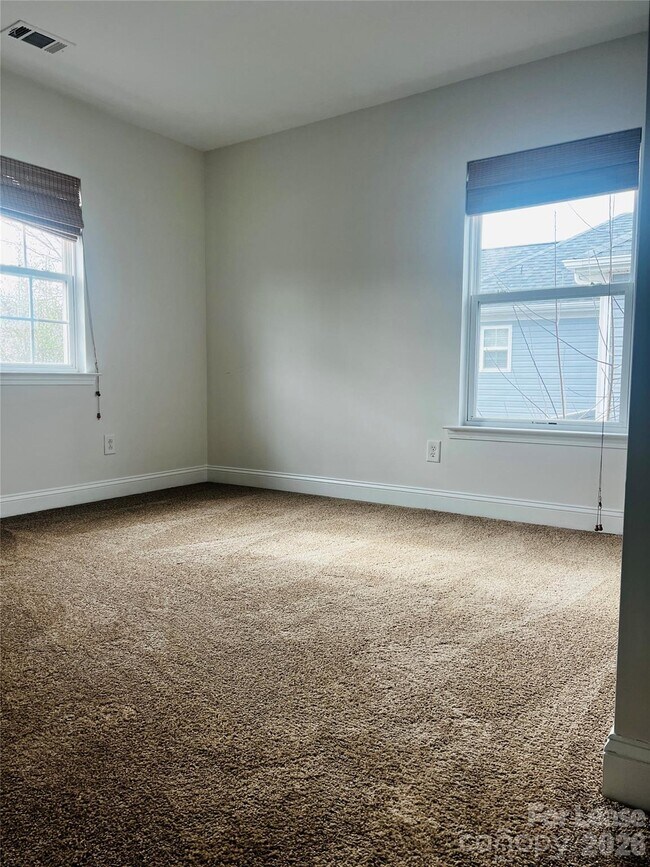 Building Photo - 12918 Tahoe Dr