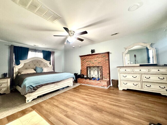 Building Photo - Charming Brick Ranch in the Heart of Churchland