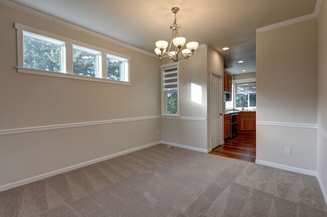 Building Photo - Well Maintained House Tucked Away on Dead-End Street Available!