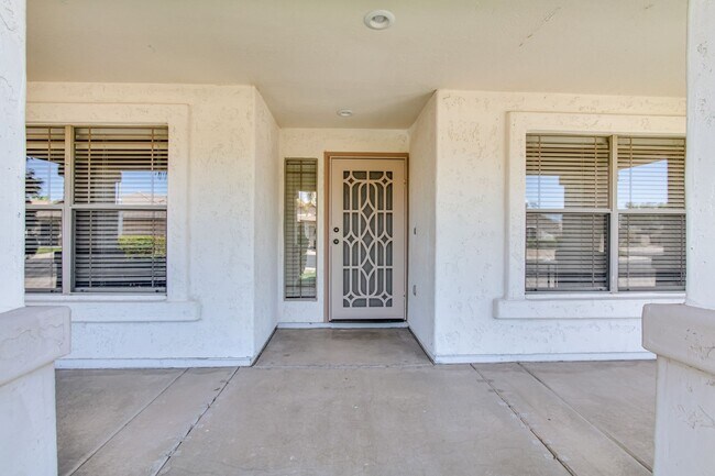 Building Photo - GORGEOUS home in the highly desired Arrowhead Ranch