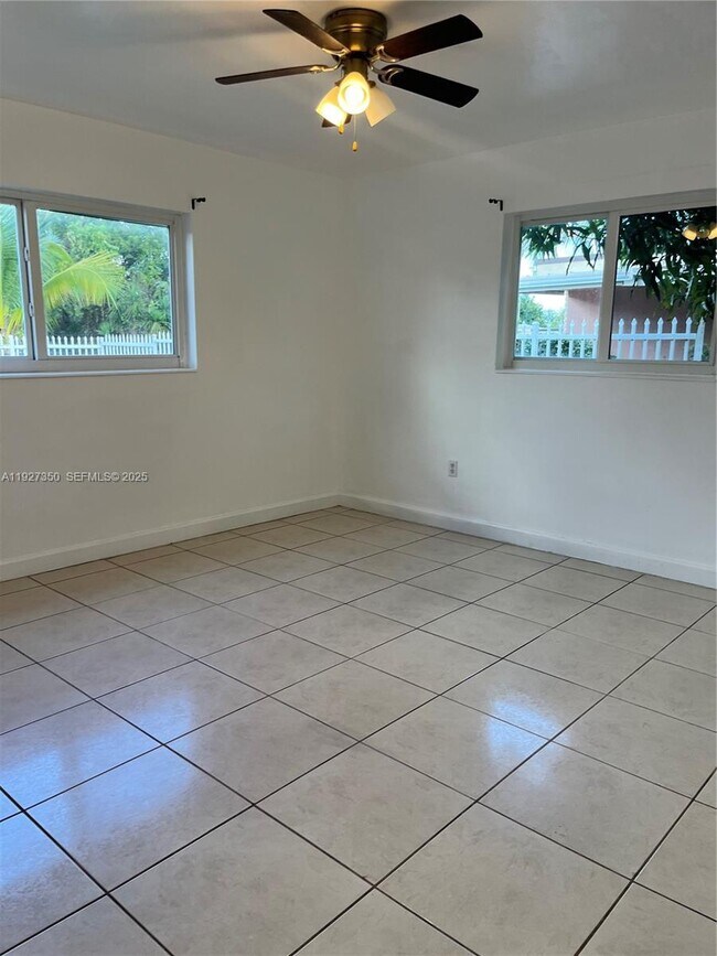 Building Photo - 150 NE 173rd St