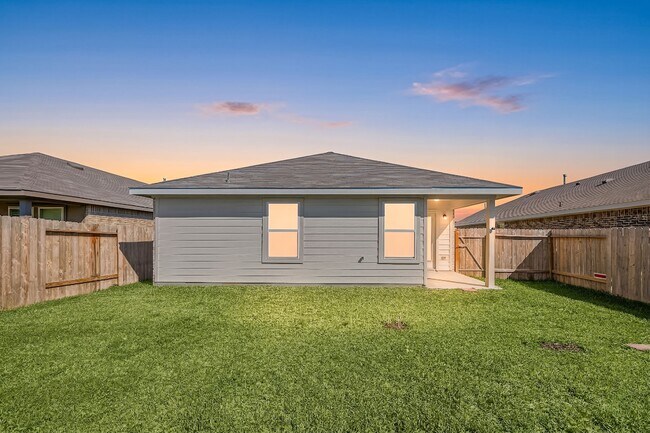 Building Photo - 23815 Hilltop Cyn Ln