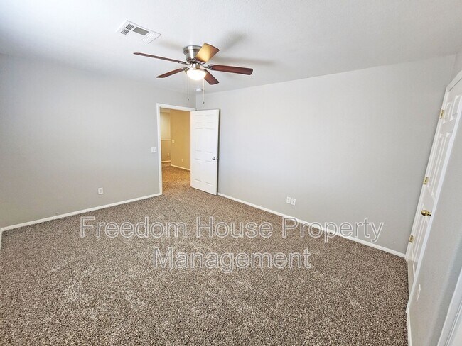 Building Photo - 200 S Mount Charleston Dr E