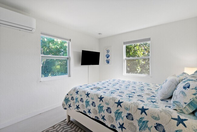 Building Photo - 670 Hernando St