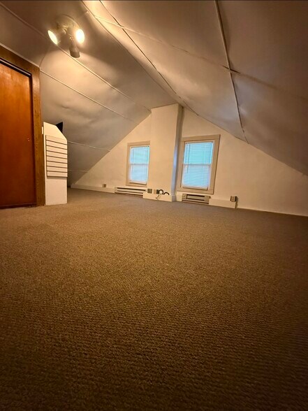 Building Photo - 404 S 4th St