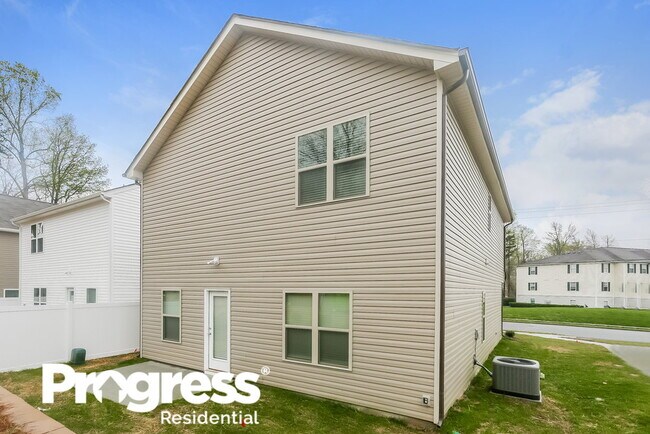 Building Photo - 9235 Treyburn Dr