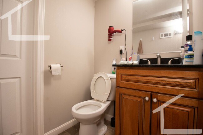 Building Photo - 9/1 Spacious, renovated 4BR/2BA in Allston near T!