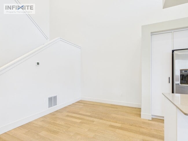 Building Photo - Modern Finishes & Bozeman Living!