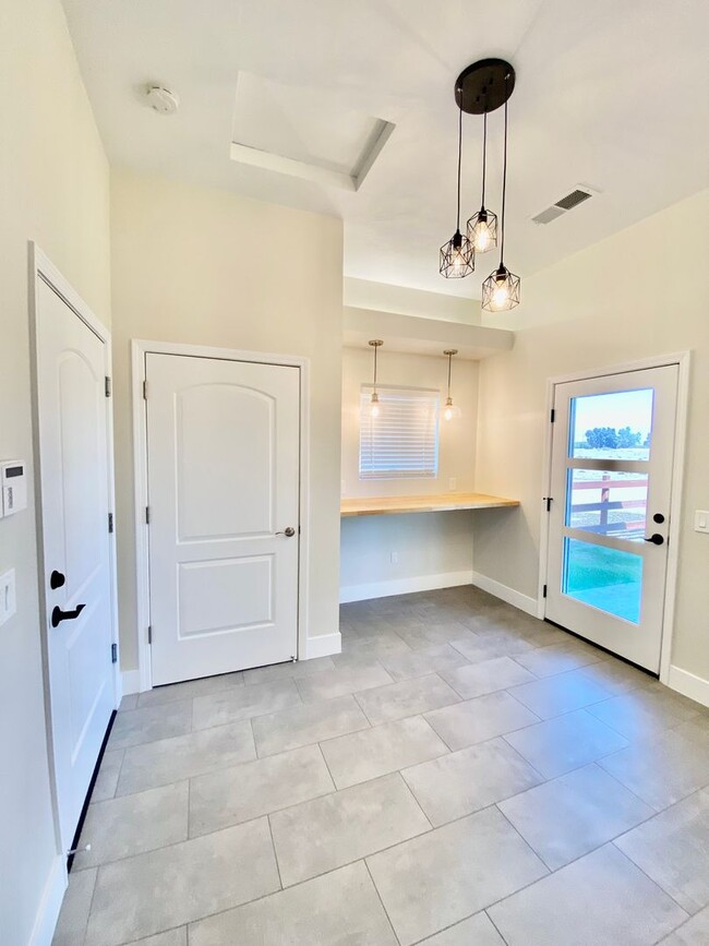 Building Photo - Magnificent Views – 2 Bed, 1 Bath Gem – A ...