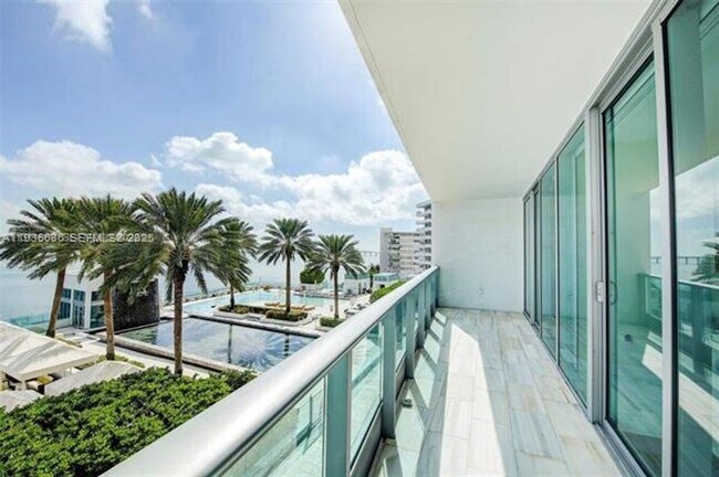 Building Photo - 1331 Brickell Bay Dr